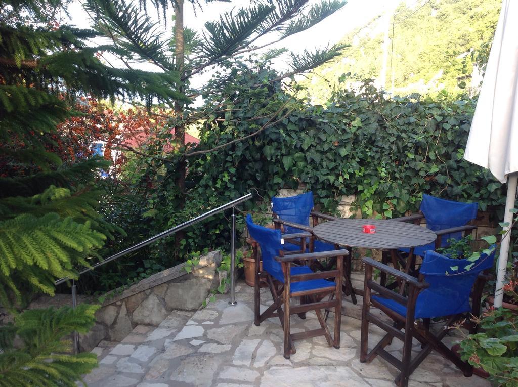 Hotel Nostos Frikes Luaran gambar