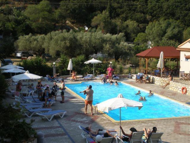 Hotel Nostos Frikes Luaran gambar