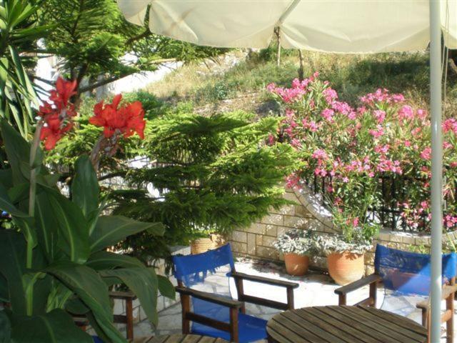Hotel Nostos Frikes Luaran gambar