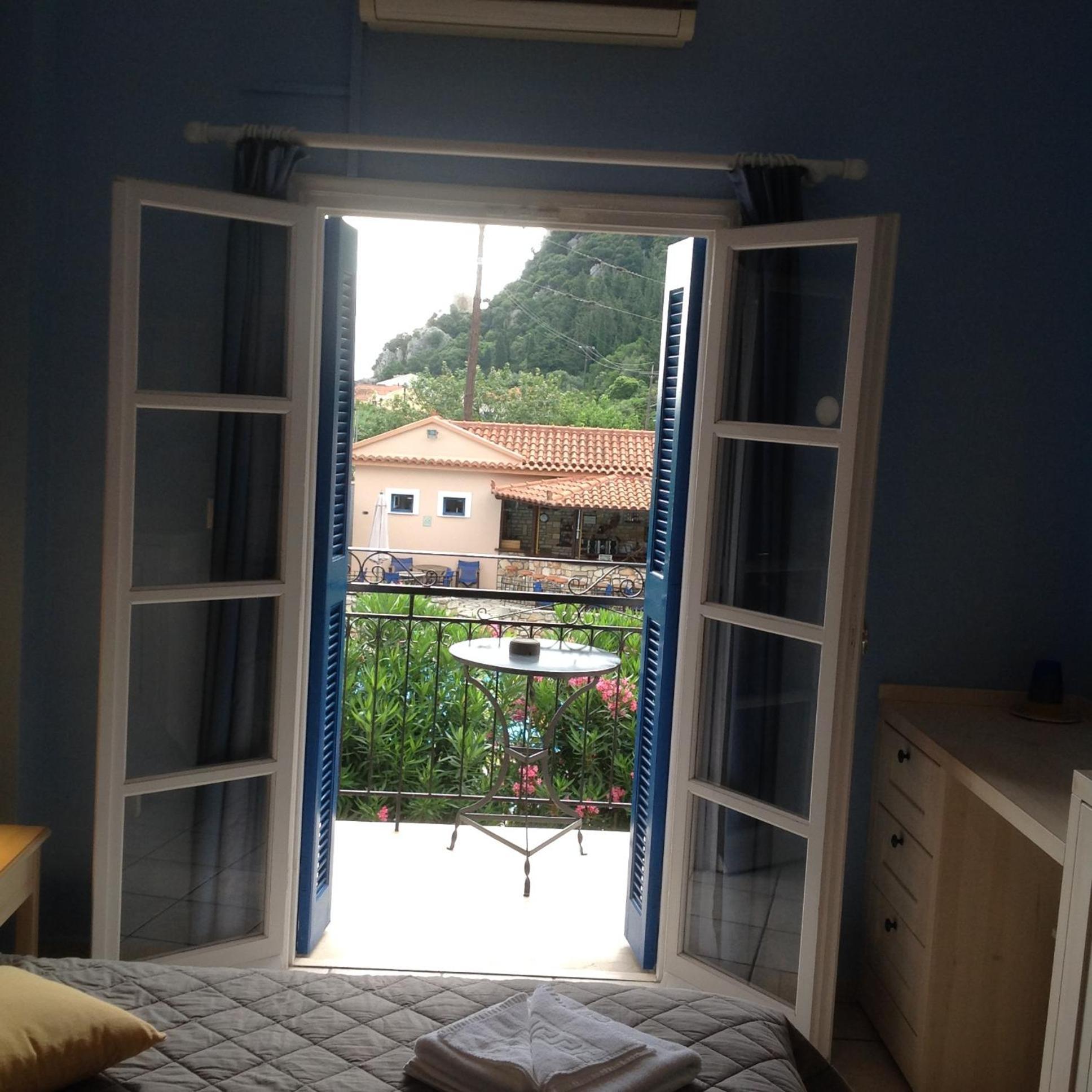 Hotel Nostos Frikes Bilik gambar