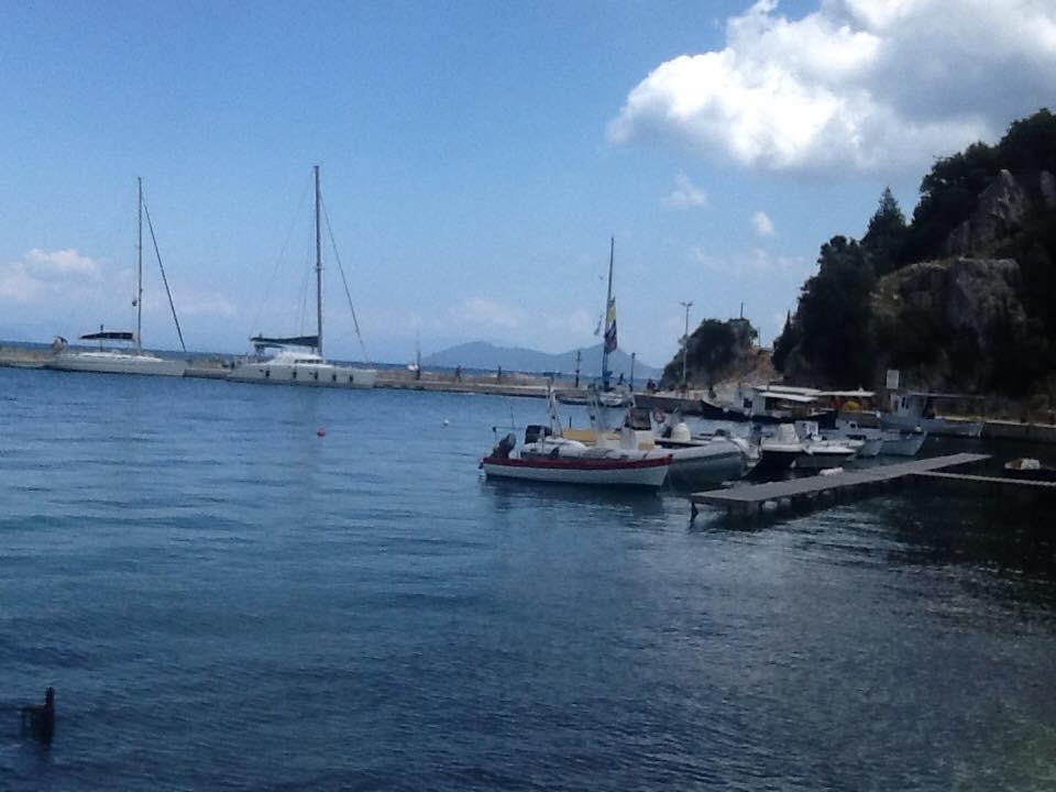 Hotel Nostos Frikes Luaran gambar