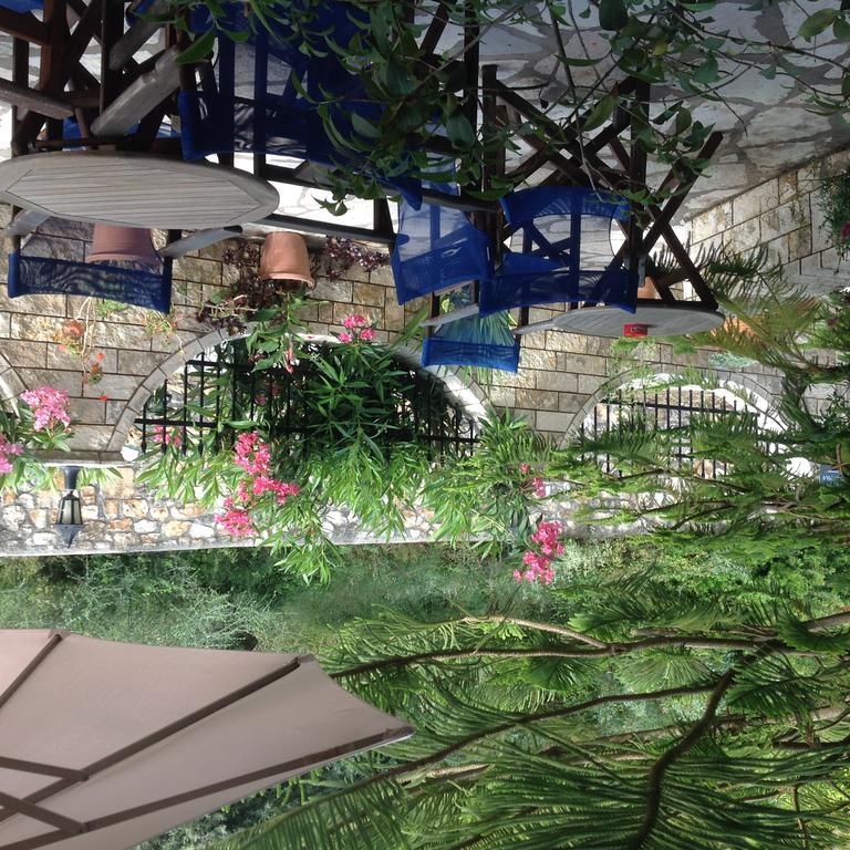 Hotel Nostos Frikes Luaran gambar