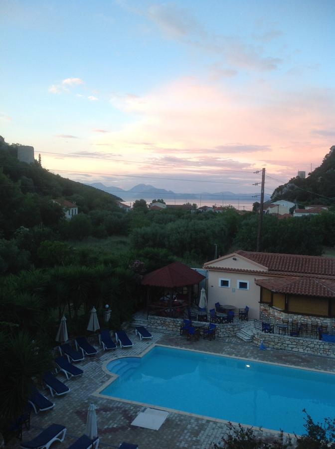 Hotel Nostos Frikes Luaran gambar