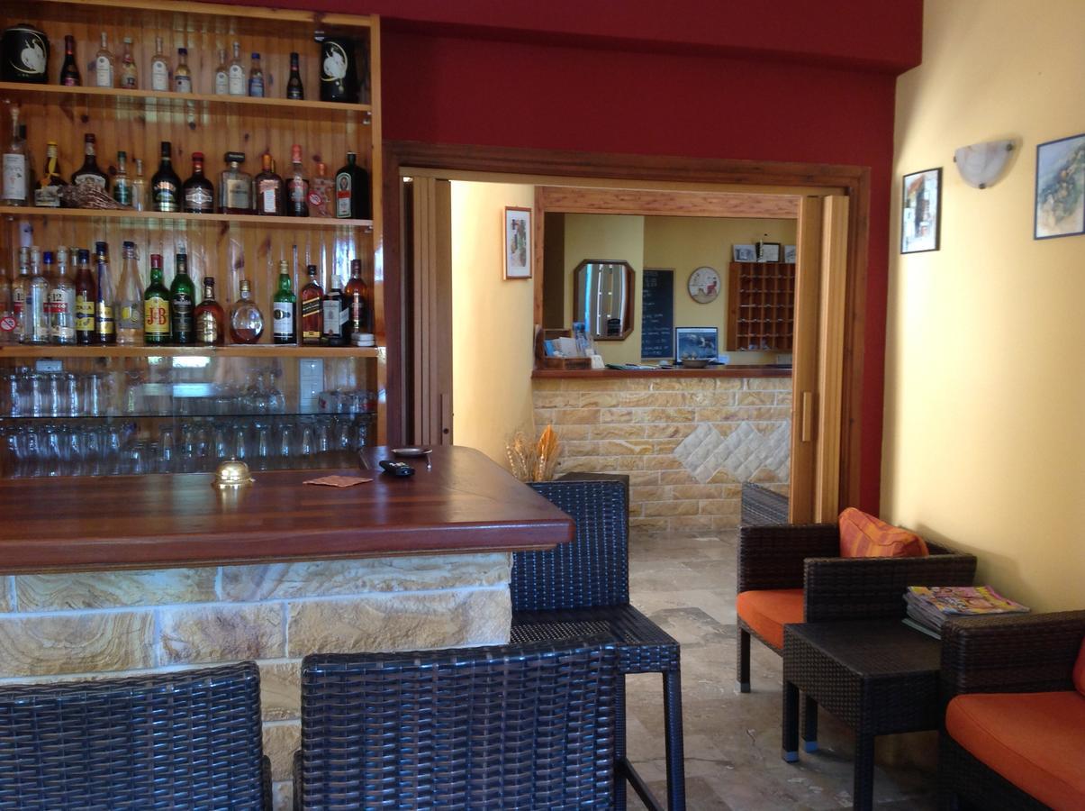 Hotel Nostos Frikes Luaran gambar